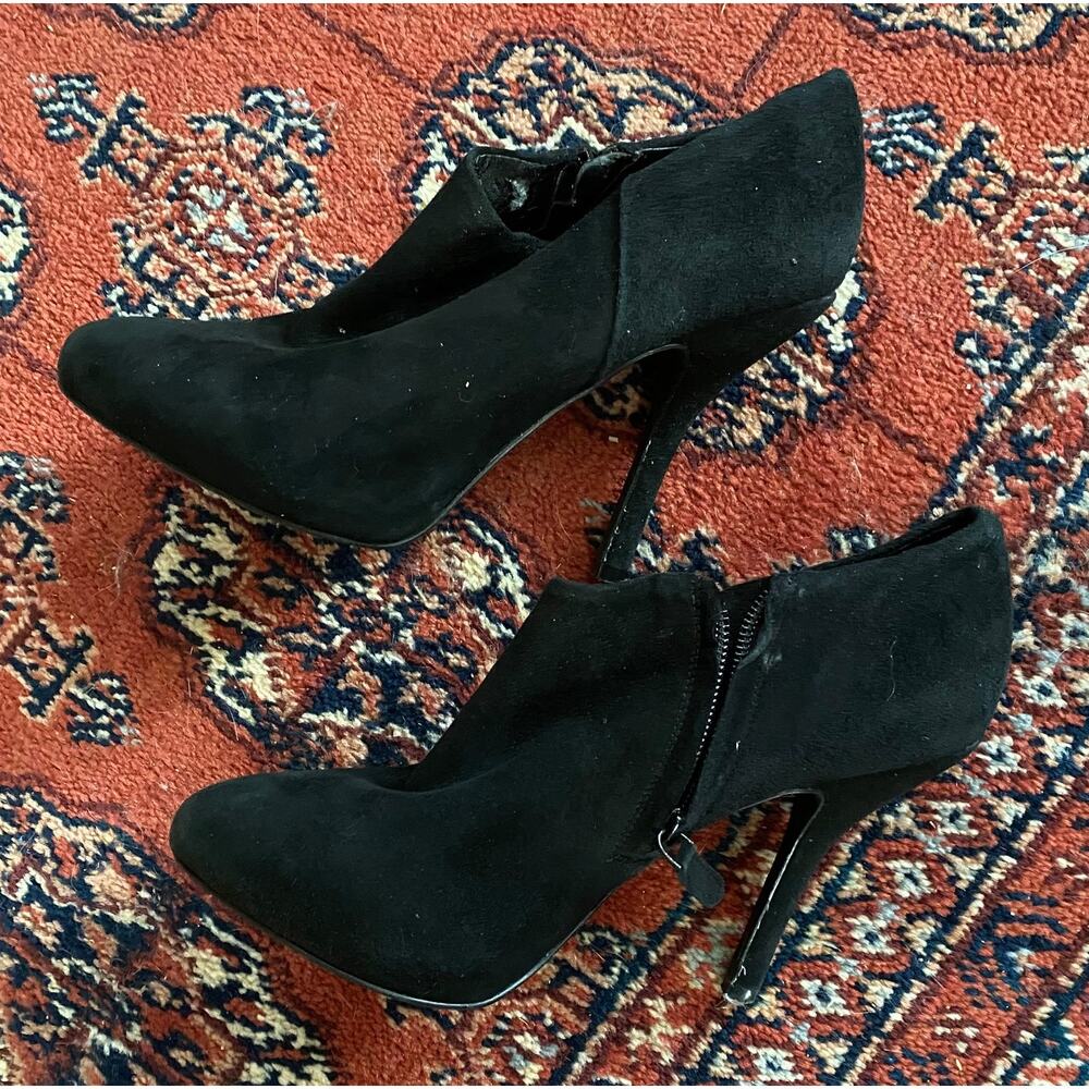 INC Gutsy Women's 7.5M Black Suede Ankle Booties Side Zip High Heels Shoes